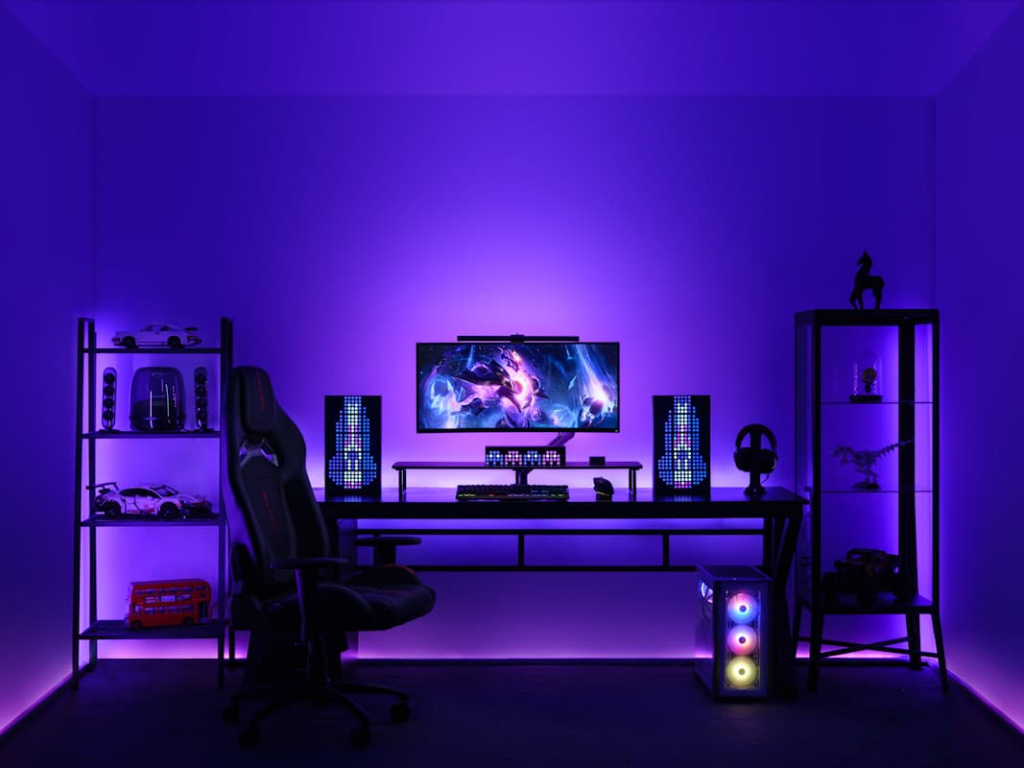 Yeelight Lightstrip Pro в комнате геймера