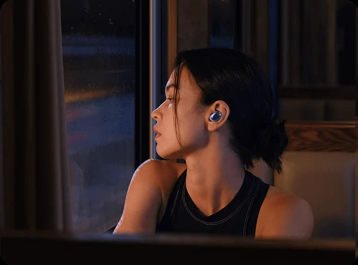 Наушники Xiaomi Redmi Buds 4 в ушах