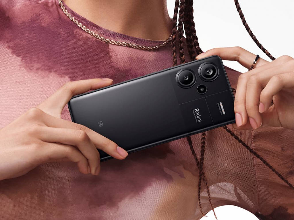 Xiaomi Redmi Note 13 в чёрном корпусе