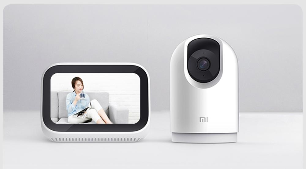 Xiaomi Mi 360 Home Security Camera 2K Pro в белом корпусе